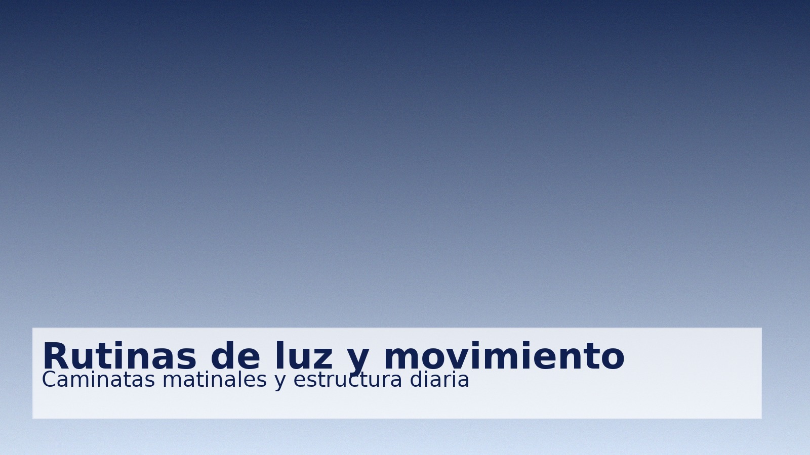 Pareja caminando en la mañana